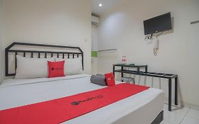 RedDoorz near Nagoya Citywalk Batam 2